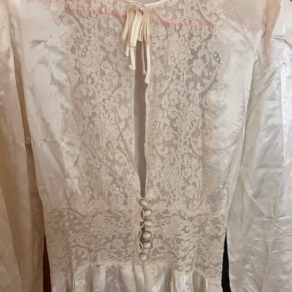 Gorgeous hand stitched 1900’s silk lace dressing gown. - Picture 7 of 8